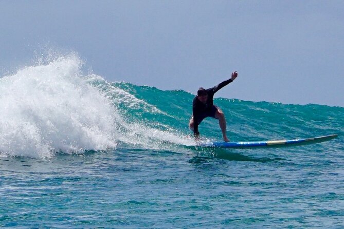1.5-Hour Semi Private Surfing Lesson in Honolulu - Starting with surf basics on Kālia Road