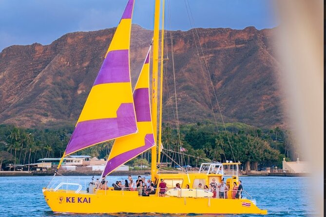1-Hour Diamond Head Sail of Waikiki Beach - Drinks, music, and the crew’s role