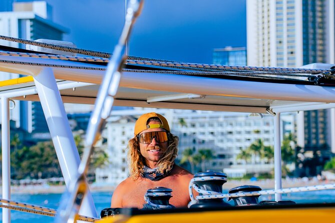 1-Hour Diamond Head Sail of Waikiki Beach - How wet and active is the ride?