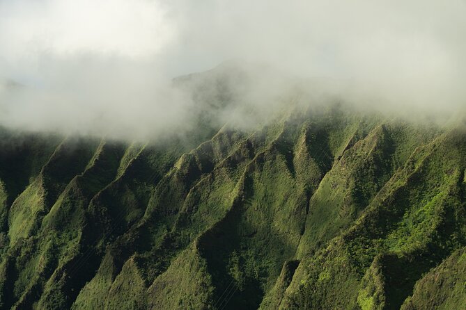 18 Minutes SHARED Helicopter Tour in Honolulu - Waikiki from above