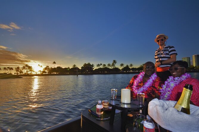 2-Hour Small-Group Gondola Excursion in Waikiki - Under the bridges, with songs and small surprises