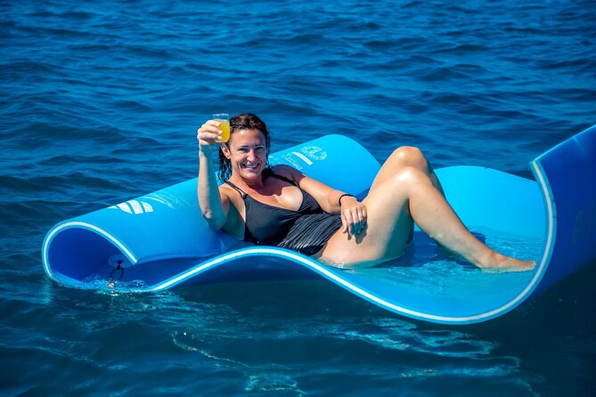 2hr Luxury Private Sailing Catamaran in Waikiki for 1-6 People - Crew service and the human side of the outing