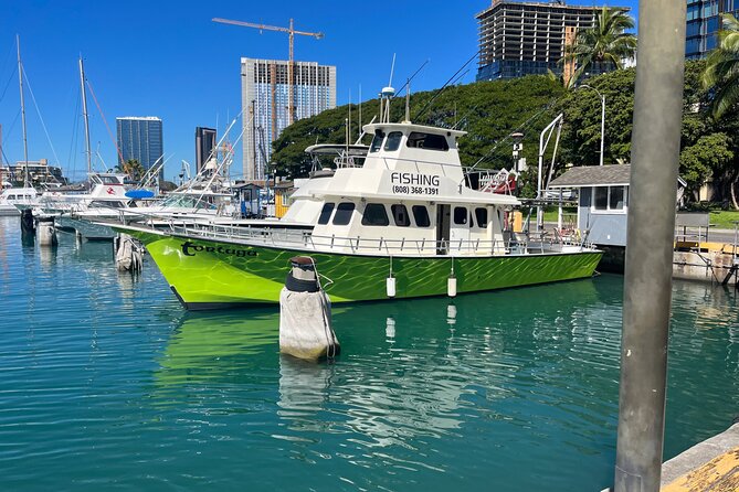 3-Hour Fishing Trip in Waikiki - Fishing beside Waikiki, with Diamond Head ahead