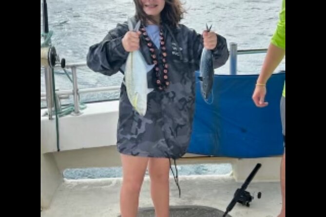 3-Hour Fishing Trip in Waikiki - Fishing gear that keeps things simple