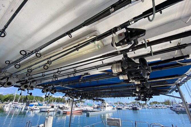 3-Hour Honolulu Bottom Fishing Adventure - What the crew adds to the outing