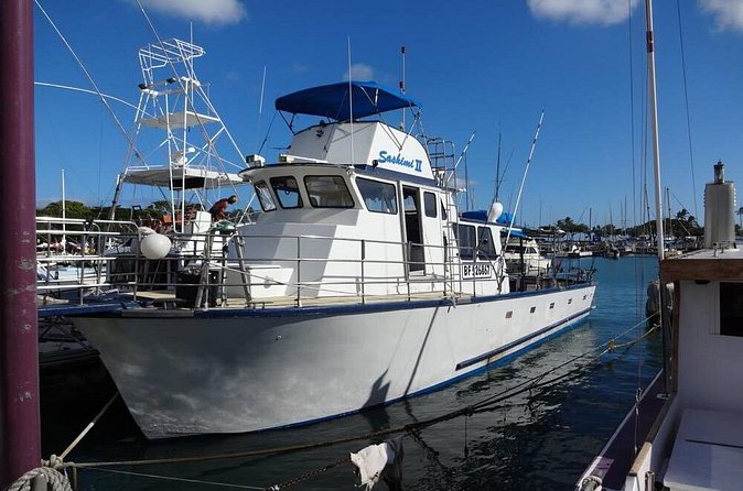 3-Hour Honolulu Bottom Fishing Adventure - Fishing the Waikiki reef grounds