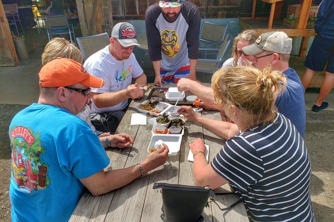 6 Hour Local Food Plate Jeep Tour - Eating at parks and lookouts