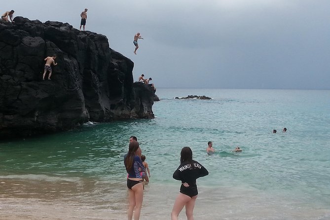 6-Hour Private Customized Luxury Convertible Tour of Oahu's North Shore - Waimea Bay shows why surf conditions matter