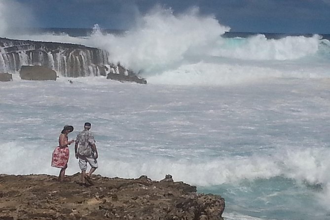 6-Hour Private Customized Luxury Convertible Tour of Oahu's North Shore - Waimea Valley is the biggest active stop