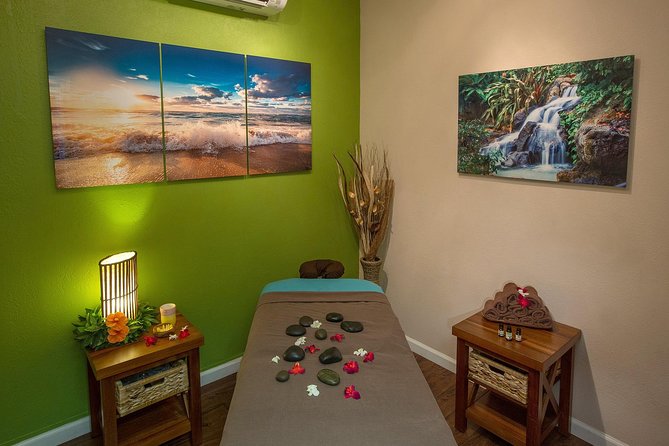 60 Minute Couples Massage - A shared hour of calm in central Honolulu