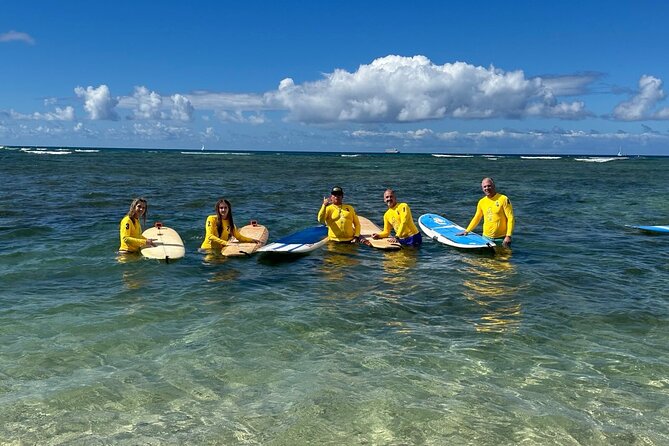 60 to 90 minutes Open Book Surfing Lesson with Certified Guide - Why the Four-Person Maximum Matters