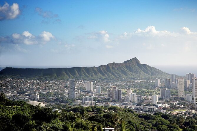 Afternoon Honolulu City Tour - Waikiki and Kalakaua Avenue: the resort city in motion