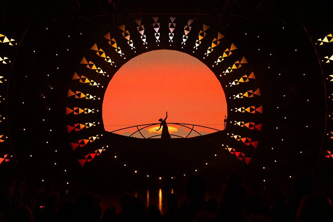 'Auana by Cirque du Soleil at the Waikiki Beachcomber Hotel - Planning your Waikiki evening