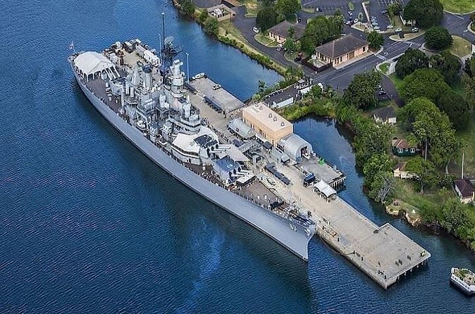 Battleships of WWII at Pearl Harbor Departing from Waikiki - What the guide adds, and where the tour is lighter