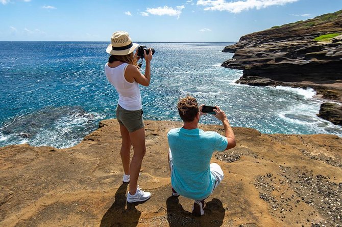 Beautiful Colors of Hawaii Photo Tour - Nuʻuanu Pali Lookout brings wind and wide views