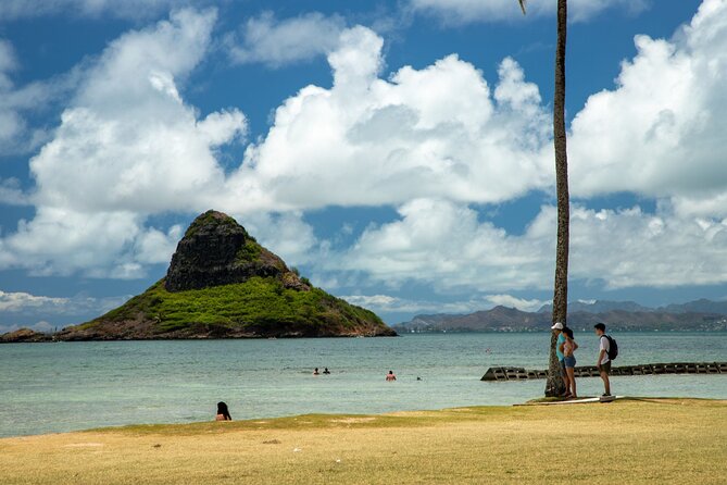Best Of Oahu: Grand Circle Island Small Group Tour From Waikiki - Kualoa Regional Park faces Chinaman’s Hat