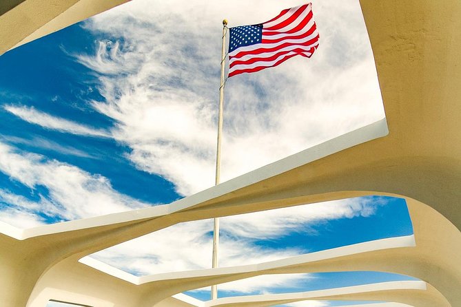 Best of Oahu: Pearl Harbor & Oahu Circle Island Tour from Waikiki - Nuʻuanu Pali delivers the mountain view