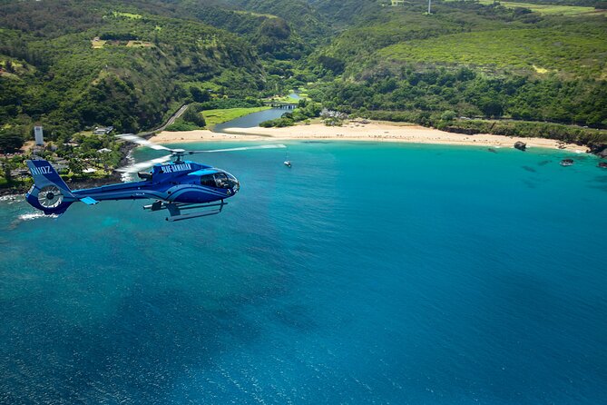 Blue Skies of Oahu Helicopter Tour - Honolulu, Waikiki, and Diamond Head from the cabin