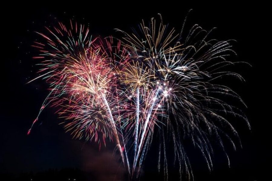 Board from Waikiki Beach: Friday Night Fireworks sail - A practical Friday night plan
