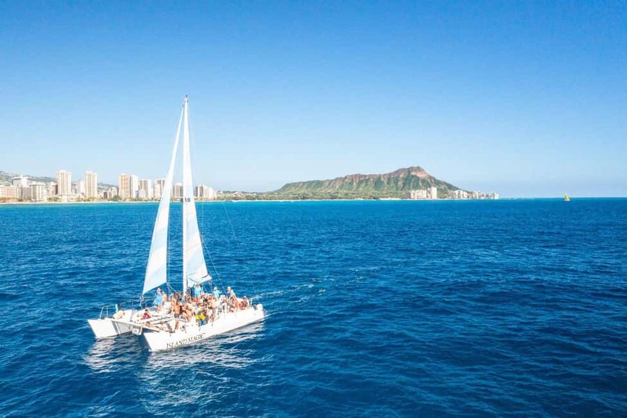 BYOB Weekend Sightseeing Sail towards Diamond Head - Why this short Waikiki sail is appealing