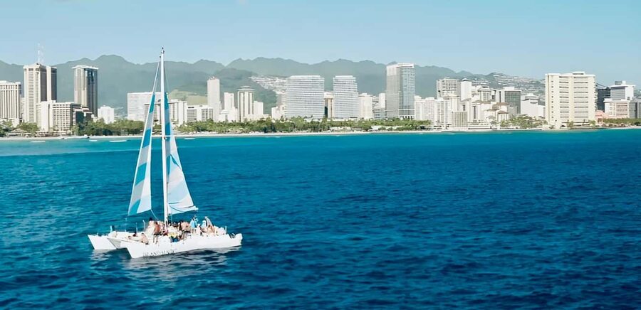 BYOB Weekend Sightseeing Sail towards Diamond Head - Sailing past Waikiki and Turtle Canyon