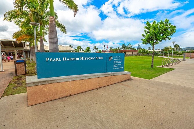 Deluxe Arizona Memorial and Pearl Harbor Aviation Museum Tour - Punchbowl Cemetery and the final stop