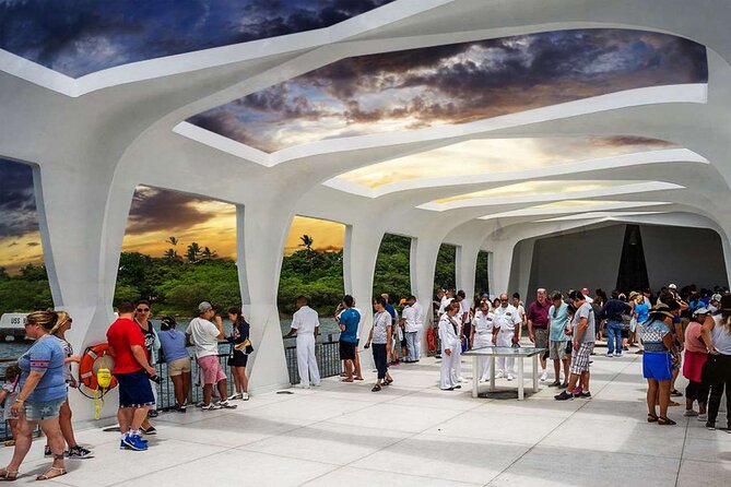 Deluxe Pearl Harbor, Arizona Memorial, and Visitor Center Tour - Getting your bearings at the Visitor Center