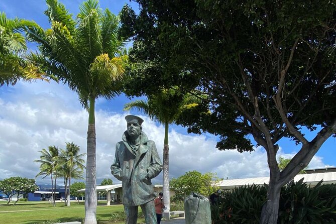 Deluxe Pearl Harbor, Arizona Memorial, and Visitor Center Tour - The guide makes the transport worthwhile