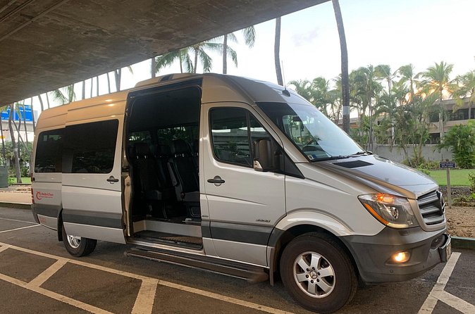 Departure Shuttle: Waikiki Hotel to Airport - The vehicle, driver, and luggage experience