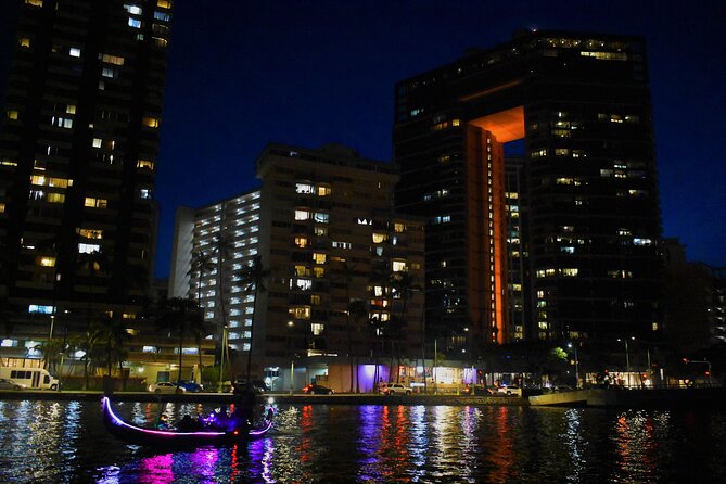 Fireworks Waikiki Gondola Cruise -lots of fun- - The included touches that make the price easier to judge