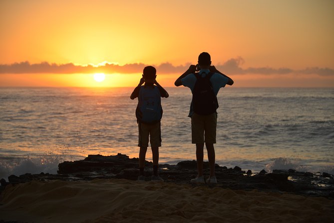 First Day Must: Oahu Sunrise & Circle Island Adventure - Breakfast at Kalapawai Historic Market
