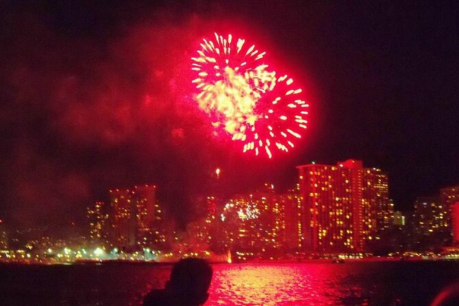 Friday Fireworks Dinner Sail from the Hilton Hawaiian Village - Diamond Head, Queen’s Beach, and Waikiki From Offshore