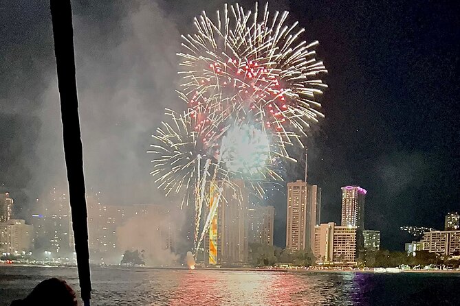 Friday Night Firework Cruise in Waikiki - Fireworks with Diamond Head as the backdrop