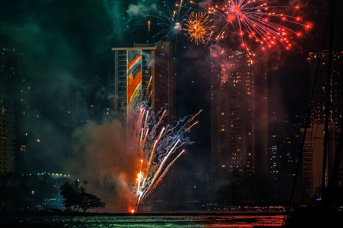 Friday Night Firework Cruise in Waikiki - Drinks, music, and the social side