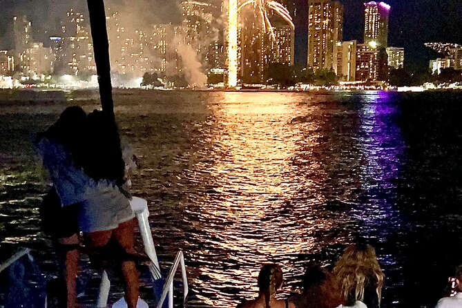 Friday Night Firework Cruise in Waikiki - Who should book this Friday night cruise?