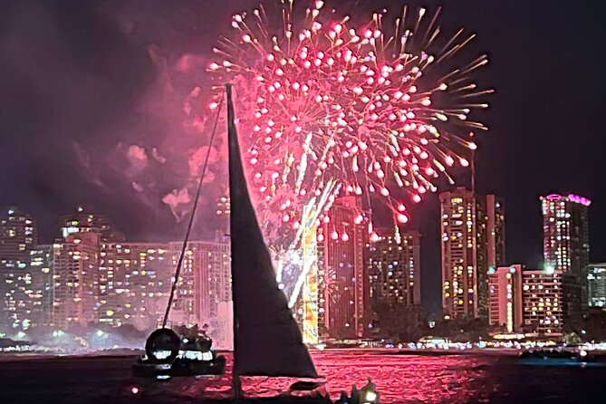 Friday Night Waikiki Fireworks Cruise - Fireworks, city lights, and Diamond Head from the water