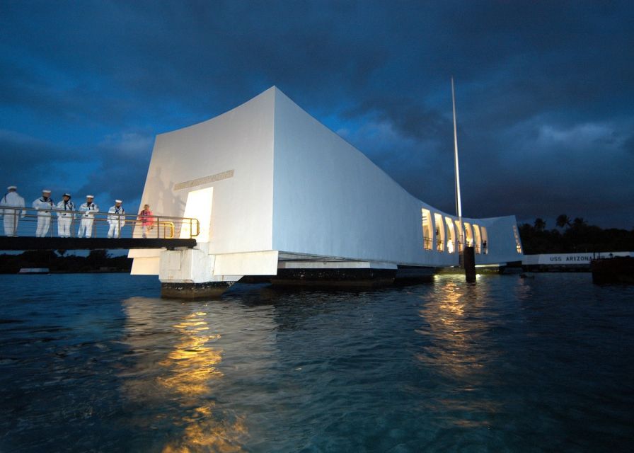 From Waikiki: Pearl Harbor USS Arizona Memorial Program - Leaving Waikiki with the driver