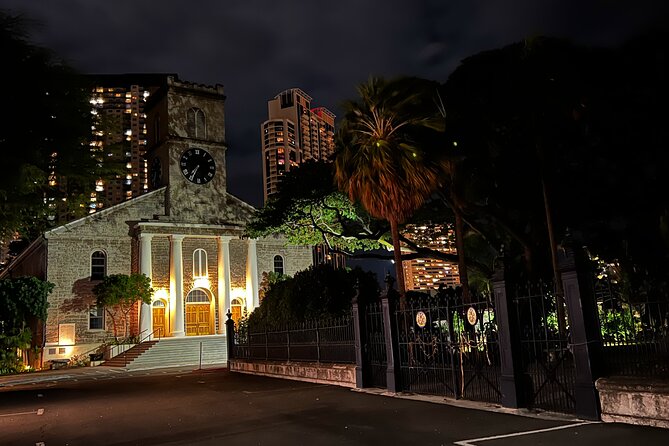 Ghosts of Old Honolulu Walking Tour - The Hawaii Supreme Court Building and the search for signs