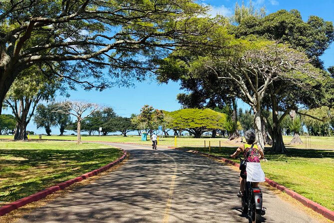 Guided E-Bike Tour in North Shore - Haleiwa Town Center: 15 minutes among old-style buildings