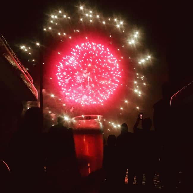 Honolulu: 1-Hour Friday Night Fireworks Cruise with Drinks - Key points to know before booking