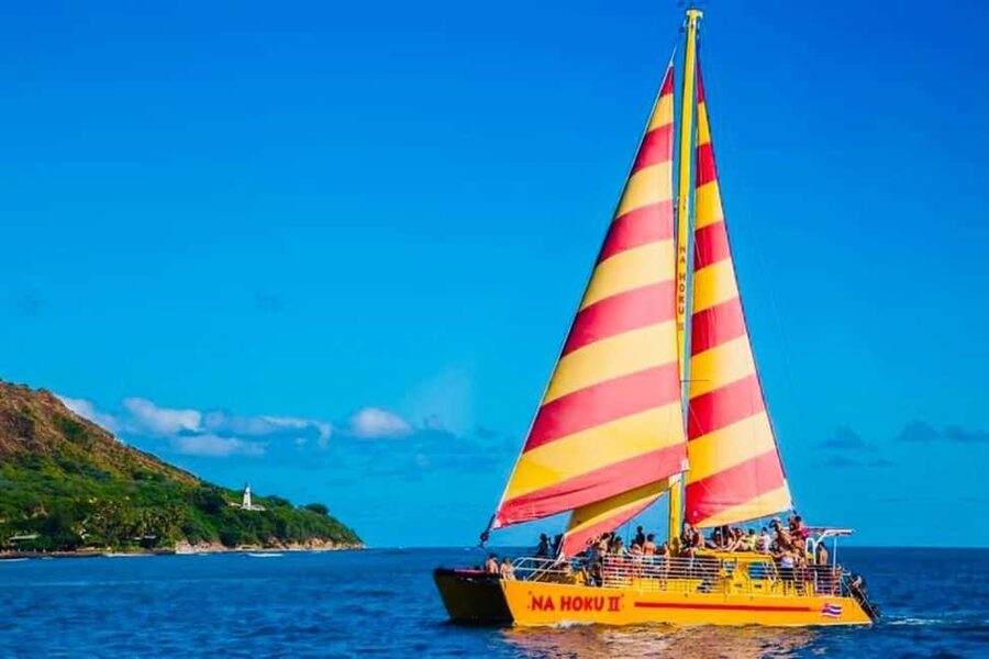Honolulu: 1-Hour Friday Night Fireworks Cruise with Drinks - Why the fireworks work better from a catamaran