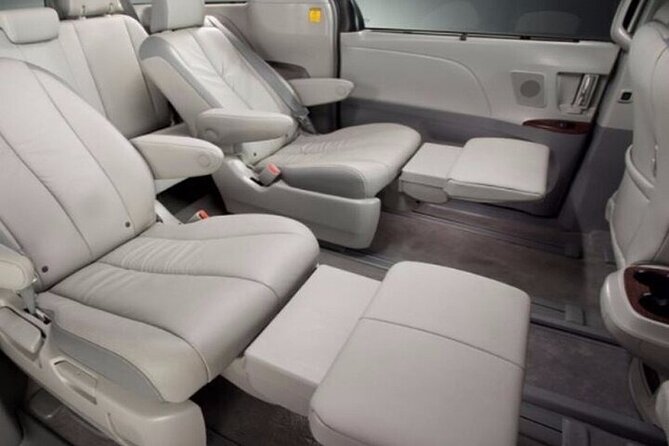 Honolulu Airport & Ko Olina Hotels Private Transfer by Minivan (up to 5 people) - Comfort, cleanliness, and luggage help