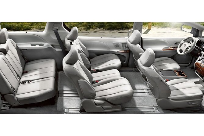 Honolulu Airport & Waikiki Hotels Private Transfer by Minivan (up to 5 people) - Service for families and older relatives