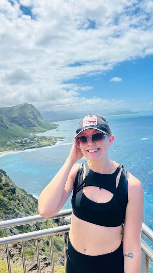 Honolulu: Diamond Head Hike with Transfers - The first 15 minutes: paved trail and dry crater plants