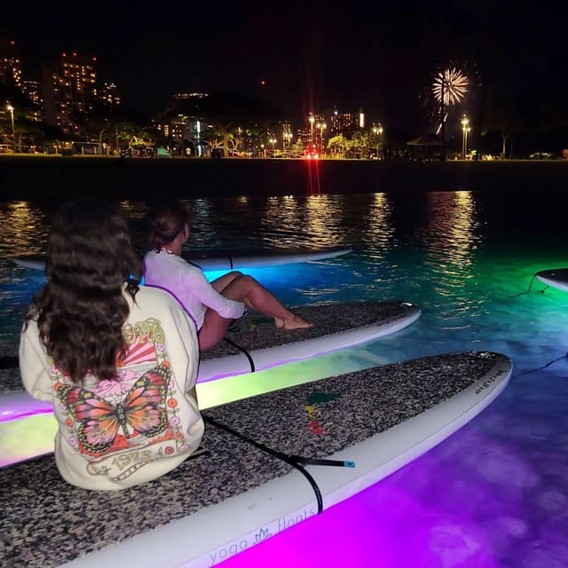Honolulu: Fireworks Glow and Flow Yoga Class - From dusk to Honolulu’s night sky