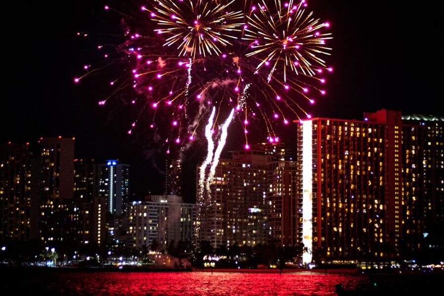 Honolulu: Friday Night Fireworks Cruise with Music - Key points to know before booking