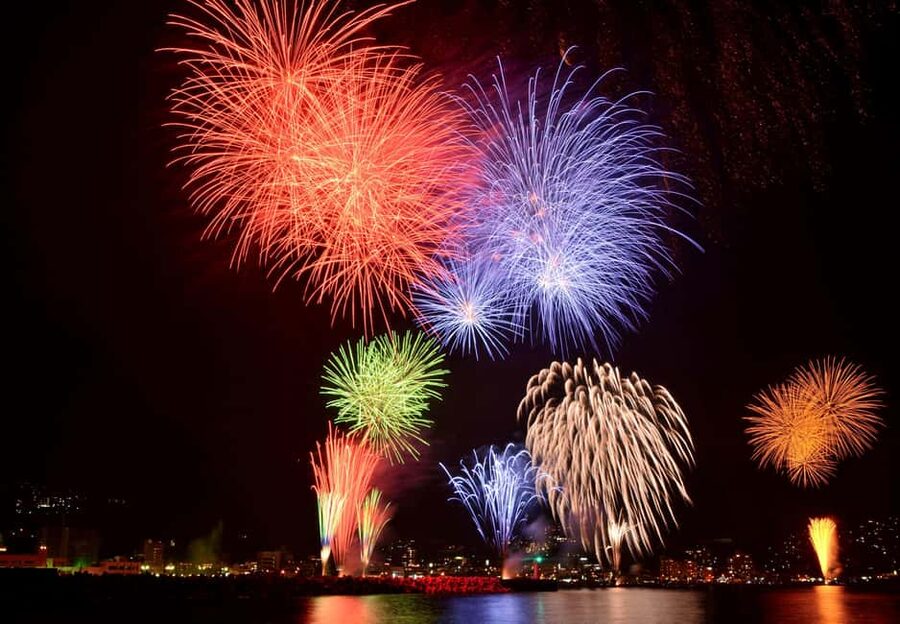 Honolulu: Friday Night Fireworks Cruise with Music - The Friday-night setting at Kewalo Basin