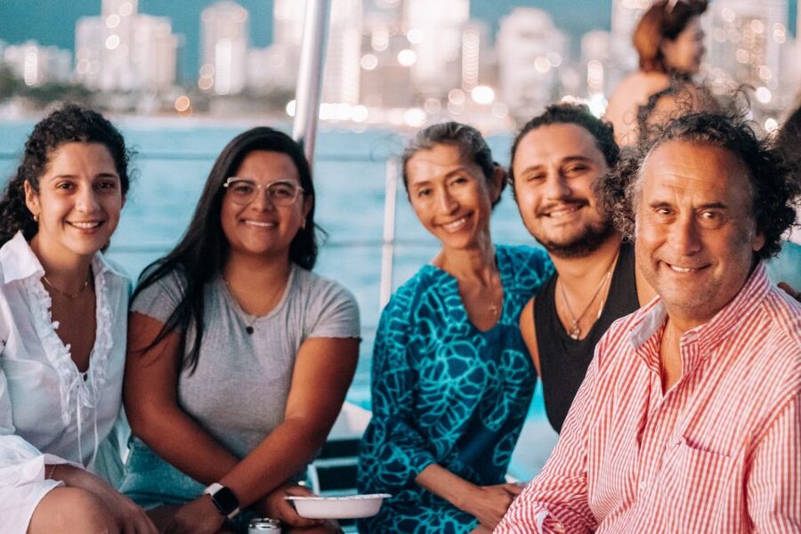 Honolulu: Friday Night Fireworks Cruise with Music - Diamond Head and Waikiki from the ocean
