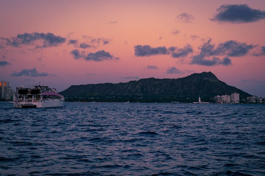 Honolulu: Friday Night Fireworks Cruise with Music - Who will enjoy this one-hour cruise
