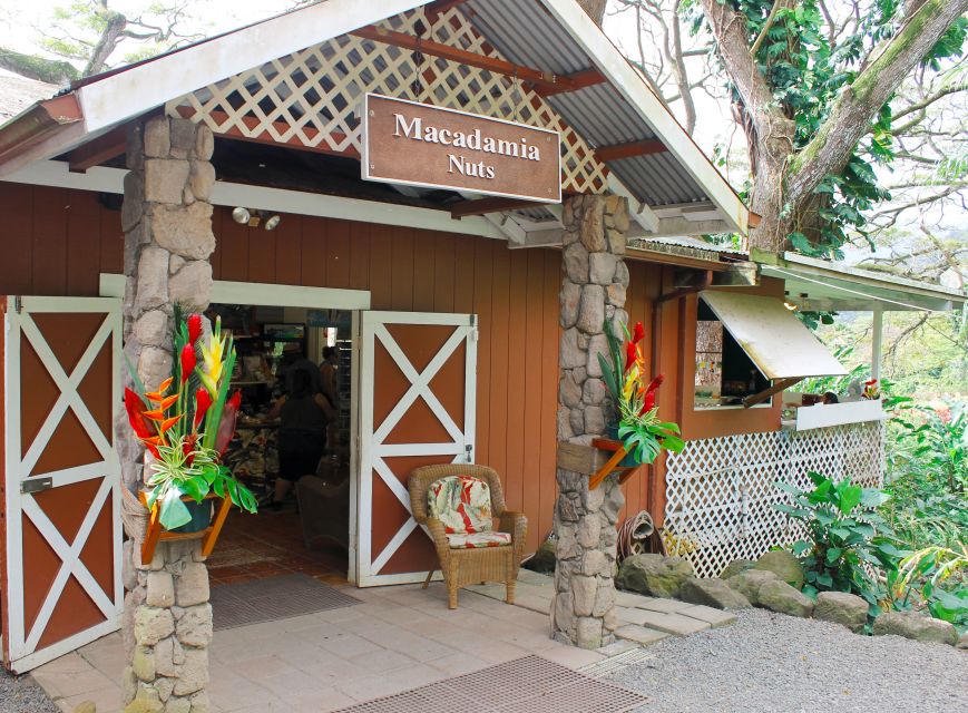 Honolulu: Oahu Sights and Bites Circle Island Foodie Tour - Dole Plantation, with modest expectations